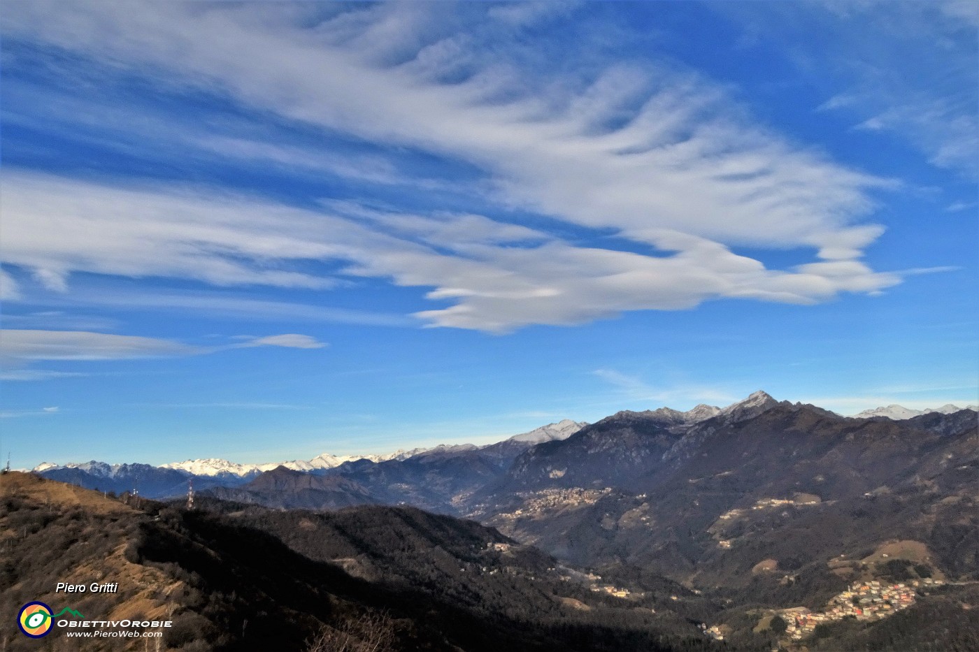 23 Vista verso Val Serina con Alben e Menna.JPG